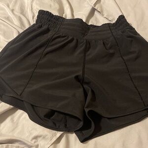 SOLD!!! Lululemon Hotty Hot High-Rise Lined Short 4” w/ liner
